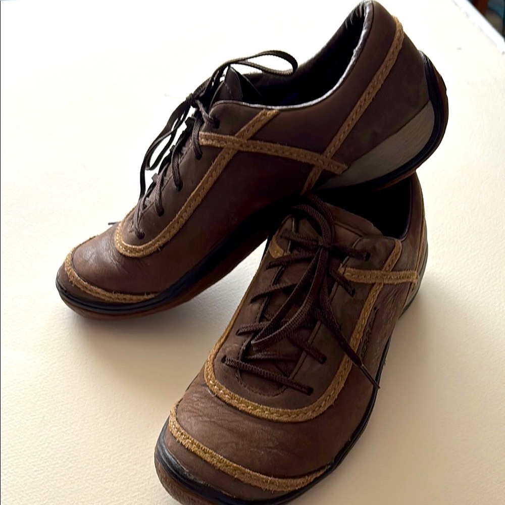 EUC Merrell Brown Sneakers Practical Everyday Footwear women’s 9.5